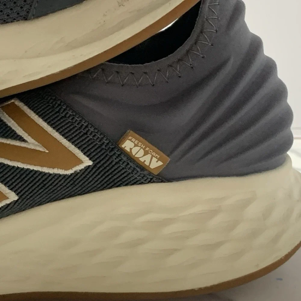 NEW BALANCE FRESH FOAM ROAV WROAVBG RUNNING WOMEN SHOES GREY/MUSTARD SZ 10